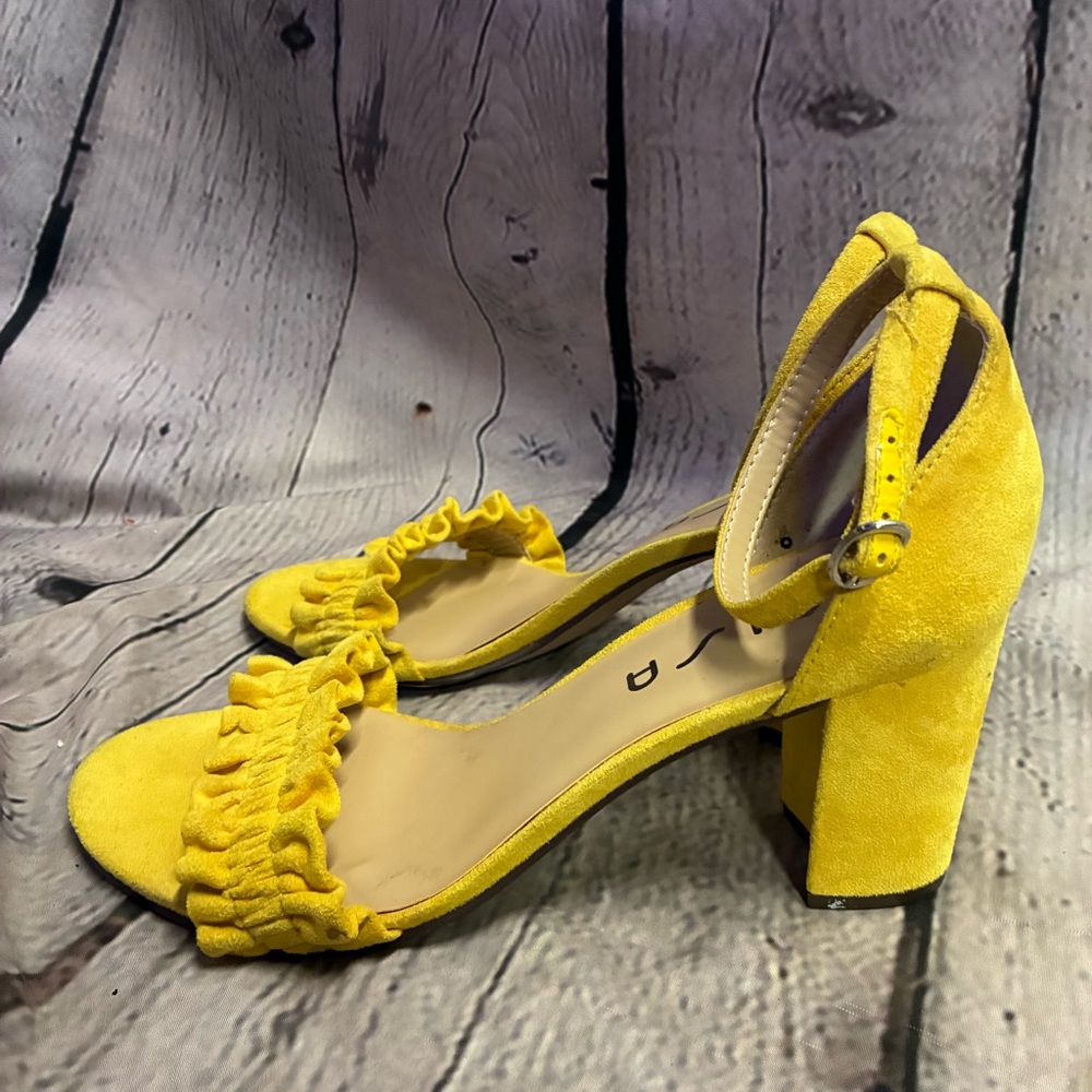 Romantic Coquette Vivid Yellow Faux Suede Retro Ruffle Block Heel Sandals Sz 9.5
